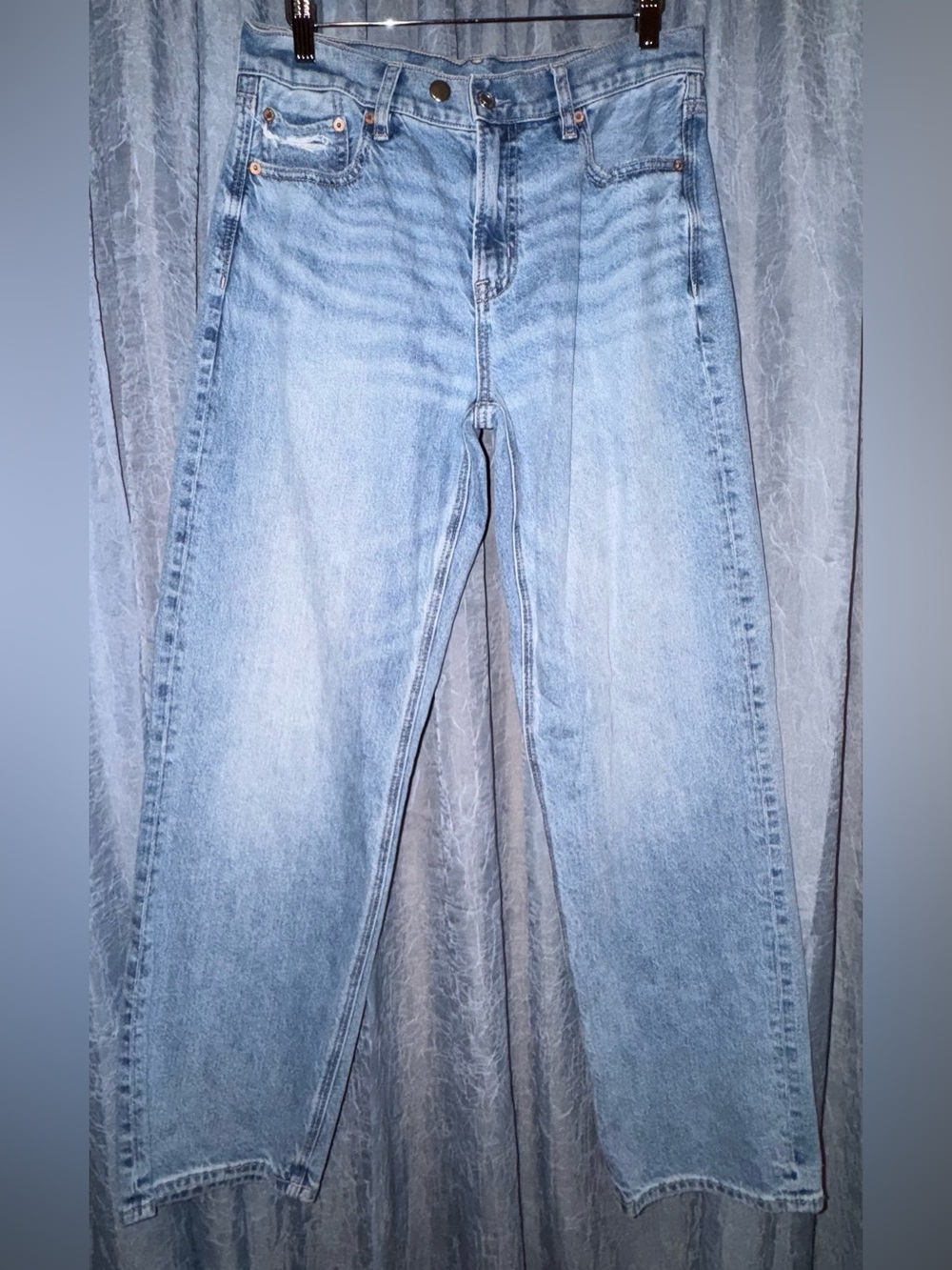 AE Ex-Boyfriend Jeans Size 4 High Rise Baggy Straight Light Wash 90s Fit